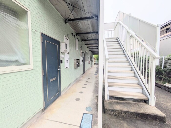 物件外観写真6　(エントランス部分)