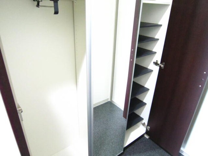 物件内観写真6　(靴箱)