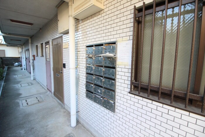 物件外観写真5　(エントランス部分)