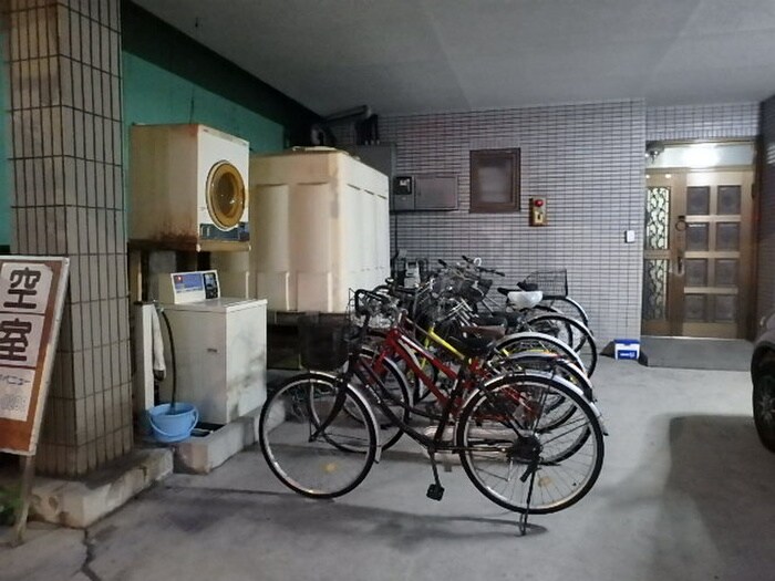 物件外観写真4　(駐輪場)