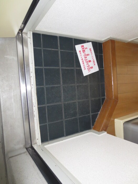 物件内観写真7　(玄関)