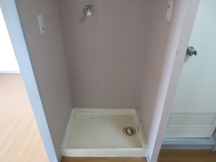 物件内観写真14　(洗濯機置場)