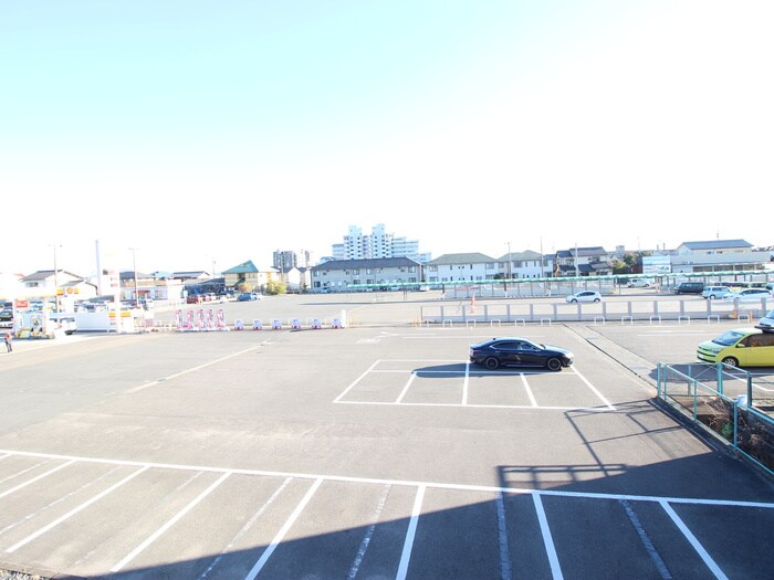 物件内観写真16　(室内からの展望)