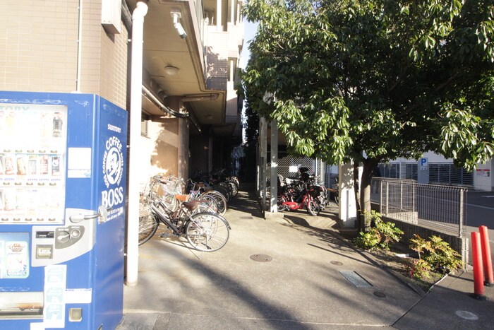 物件外観写真4　(駐輪場)