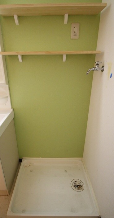 物件内観写真15　(洗濯機置場)