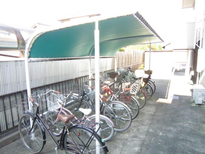物件外観写真4　(駐輪場)