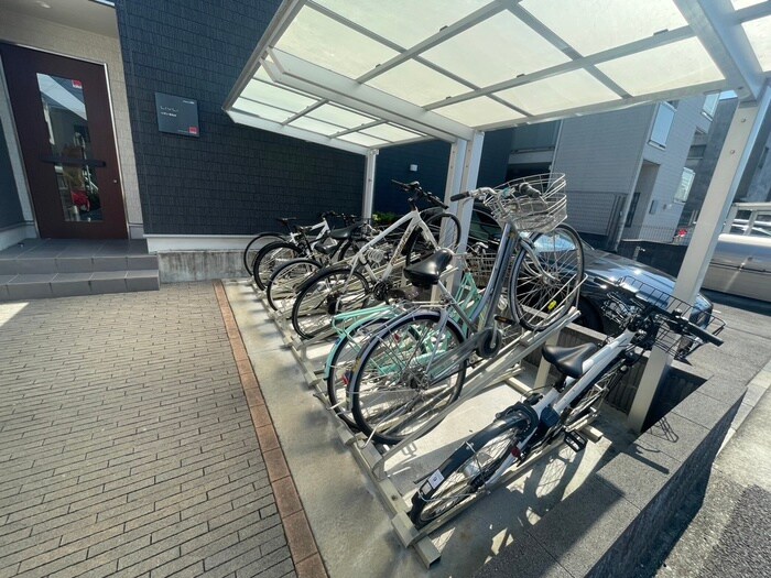 物件外観写真4　(駐輪場)