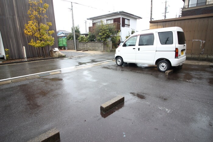 物件外観写真6　(駐車場)
