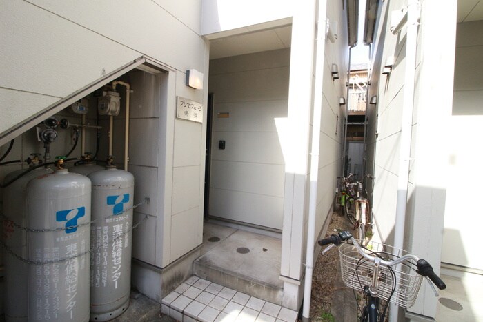 物件外観写真5　(エントランス部分)