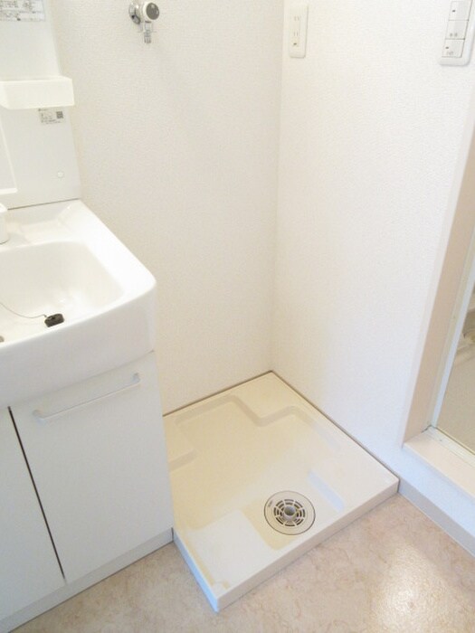 物件内観写真16　(洗濯機置場)