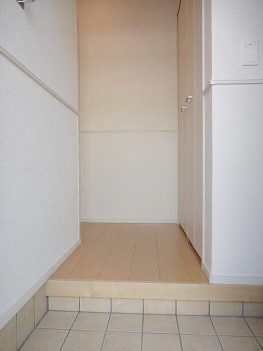 物件内観写真10　(玄関)