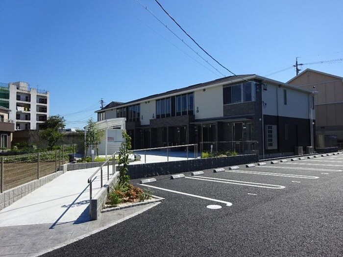 物件外観写真2　(駐車場)