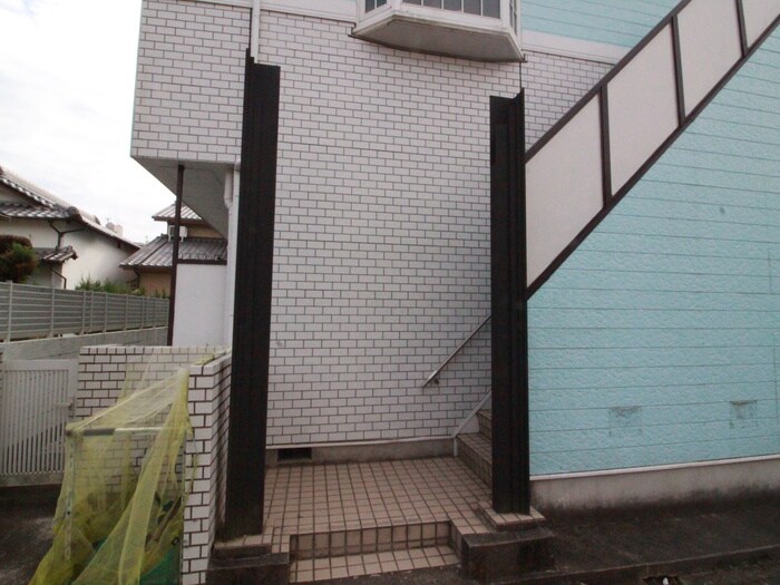 物件外観写真2　(エントランス部分)