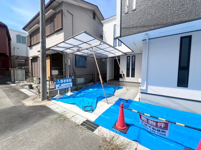 物件外観写真3　(駐車場)