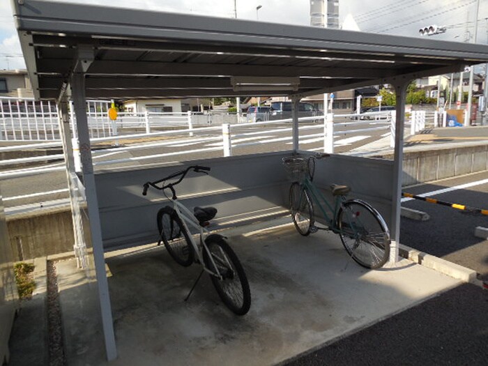 物件外観写真4　(駐輪場)
