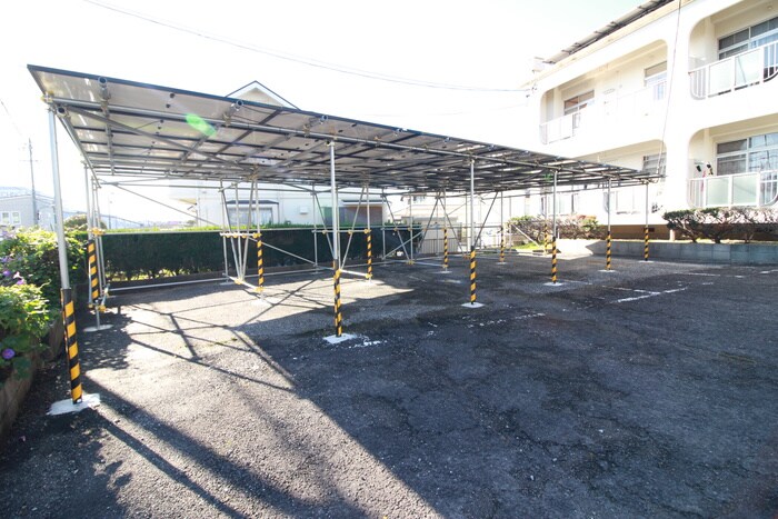 物件外観写真2　(駐車場)