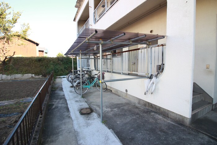 物件外観写真3　(駐輪場)