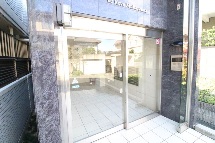 物件外観写真4　(エントランス部分)