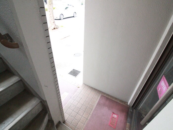 物件外観写真4　(エントランス部分)