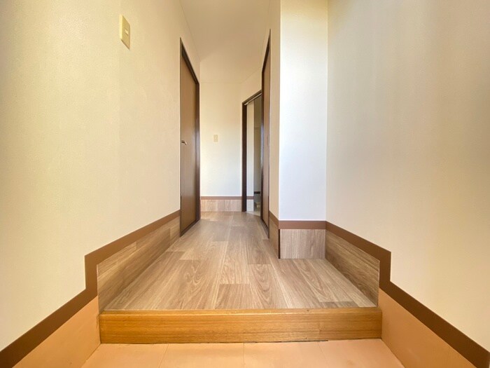 物件内観写真12　(玄関)