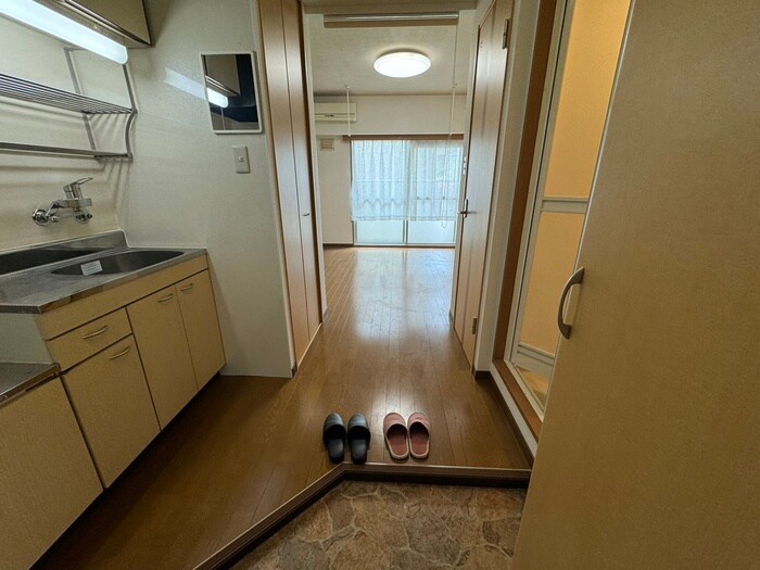 物件内観写真14　(玄関)