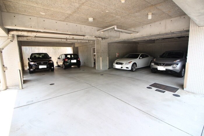 物件外観写真5　(駐車場)