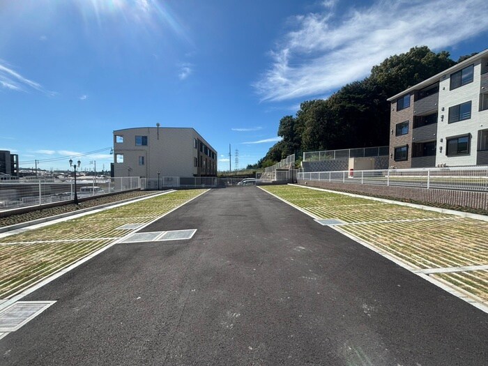 物件外観写真3　(駐車場)