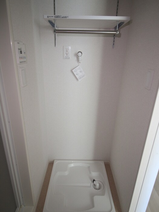 物件内観写真12　(洗濯機置場)