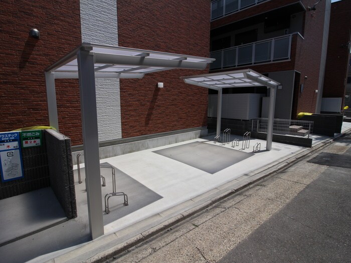 物件外観写真3　(駐輪場)