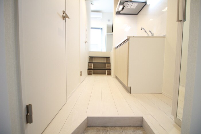 物件内観写真16　(玄関)