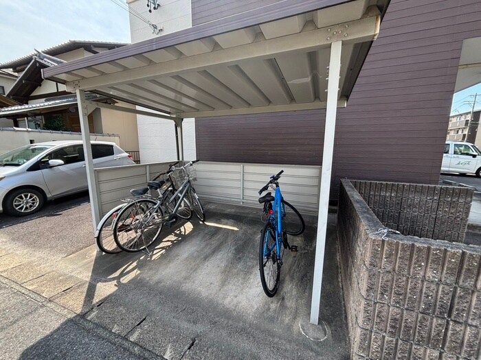 物件外観写真2　(駐輪場)