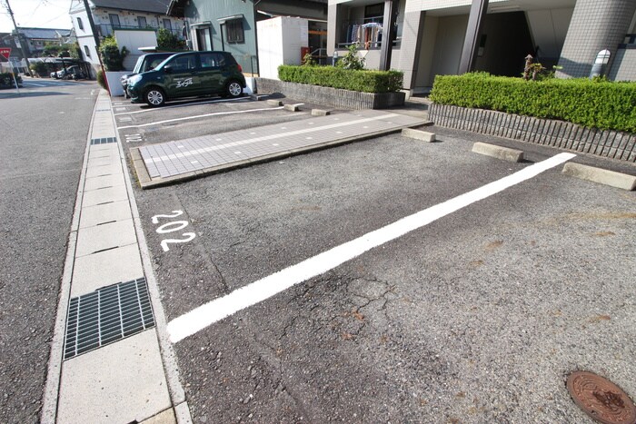 物件外観写真5　(駐車場)