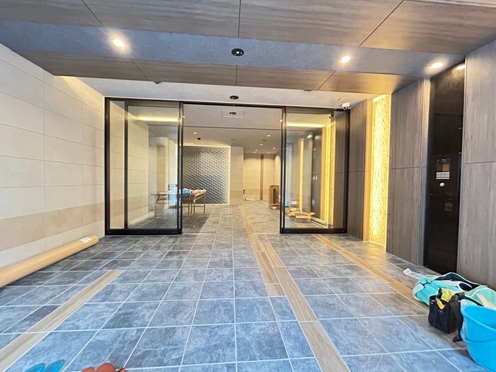 物件外観写真2　(エントランス部分)