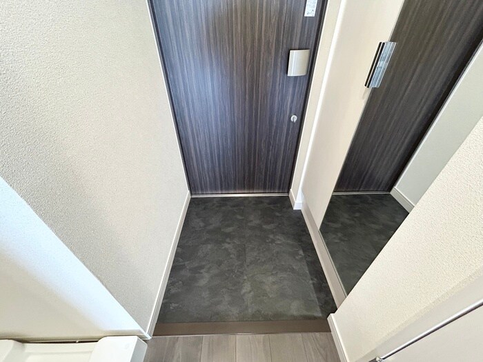 物件内観写真16　(玄関)