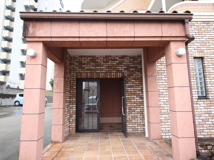 物件外観写真6　(エントランス部分)