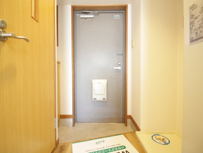 物件内観写真17　(玄関)