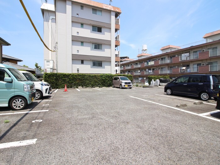 物件外観写真4　(駐車場)