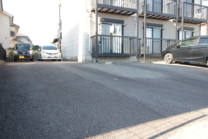 物件外観写真4　(駐車場)
