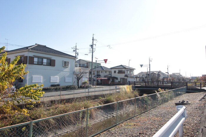 物件外観写真6　(周辺環境)