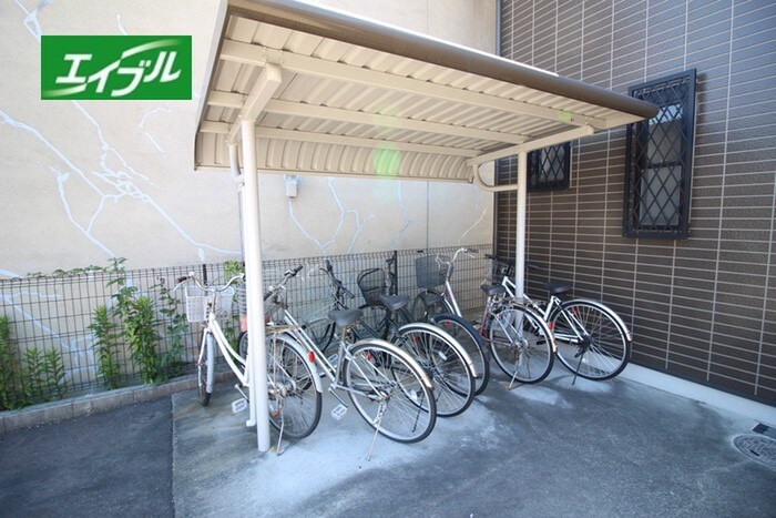 物件外観写真3　(駐輪場)