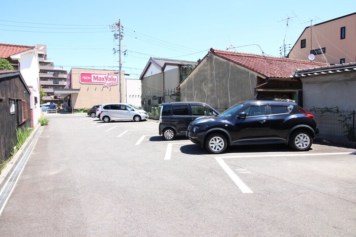 物件外観写真6　(駐車場)