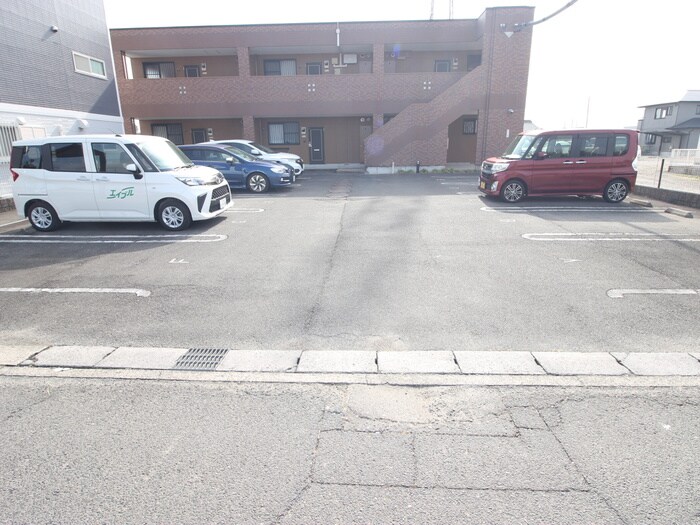 物件外観写真2　(駐車場)