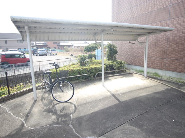 物件外観写真3　(駐輪場)