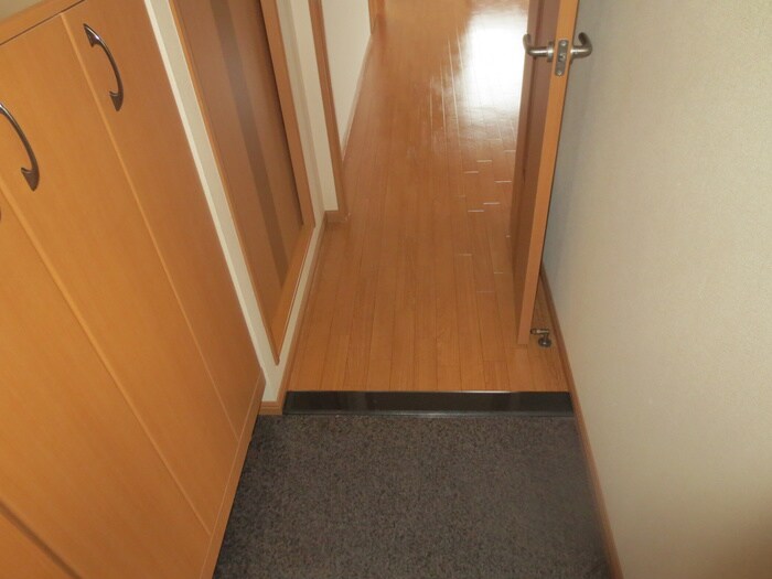 物件内観写真16　(玄関)