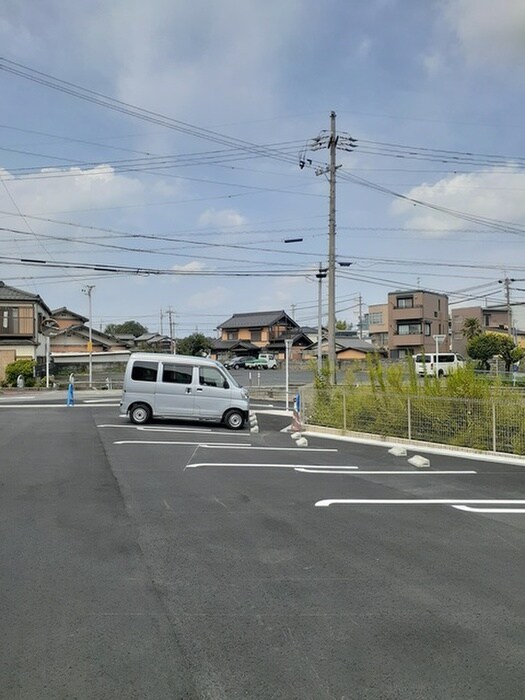 物件外観写真3　(駐車場)