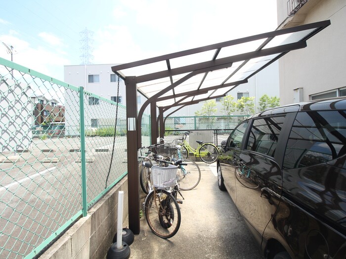 物件外観写真4　(駐輪場)