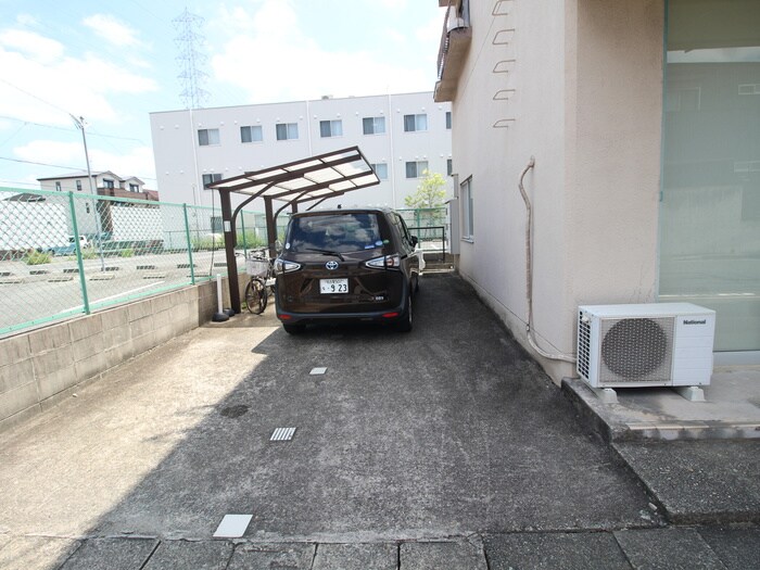 物件外観写真6　(駐車場)