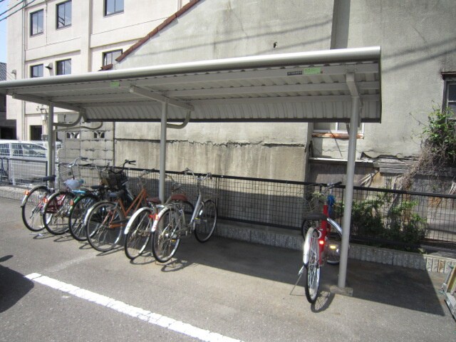 物件外観写真2　(駐輪場)