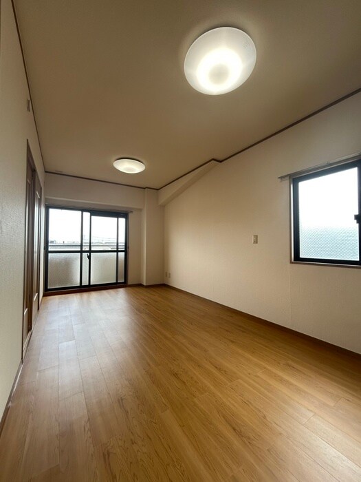 物件内観写真2　(居室)