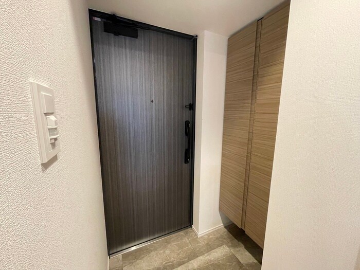 物件内観写真16　(玄関)